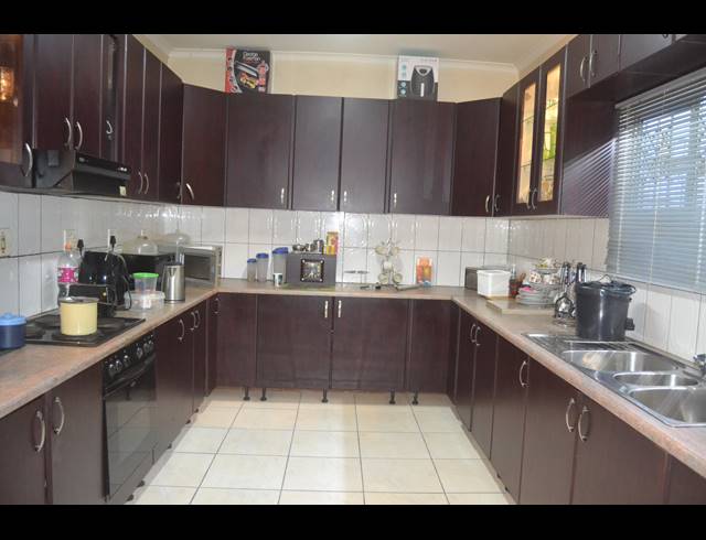 3 BEDROOM HOUSE FOR SALE IN PARK RYNIE